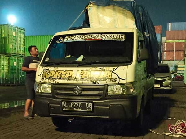 Proses Muat Barang Dari Pelanggan - Karya Papua Logistik Ekspedisi Kargo Laut Surabaya Papua